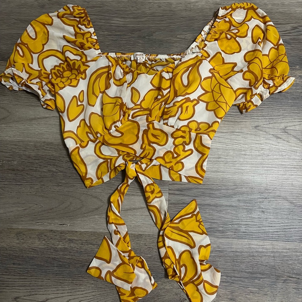 Golden Floral Ruffle Blouse - Picture 4 of 8